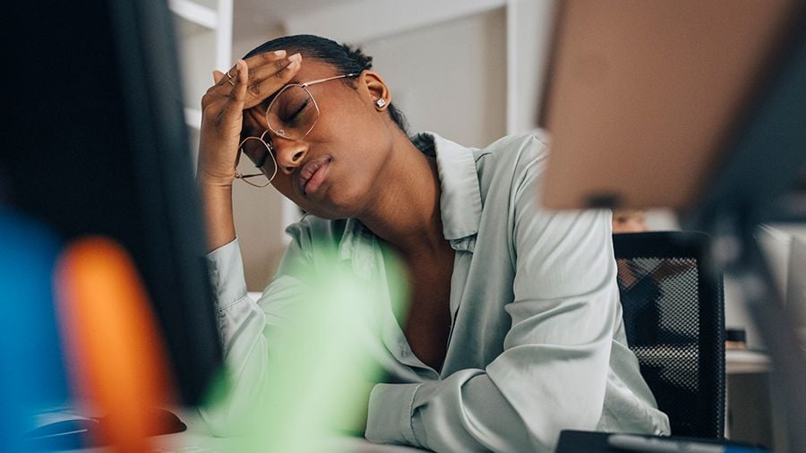 Employee_stressed_computer_2