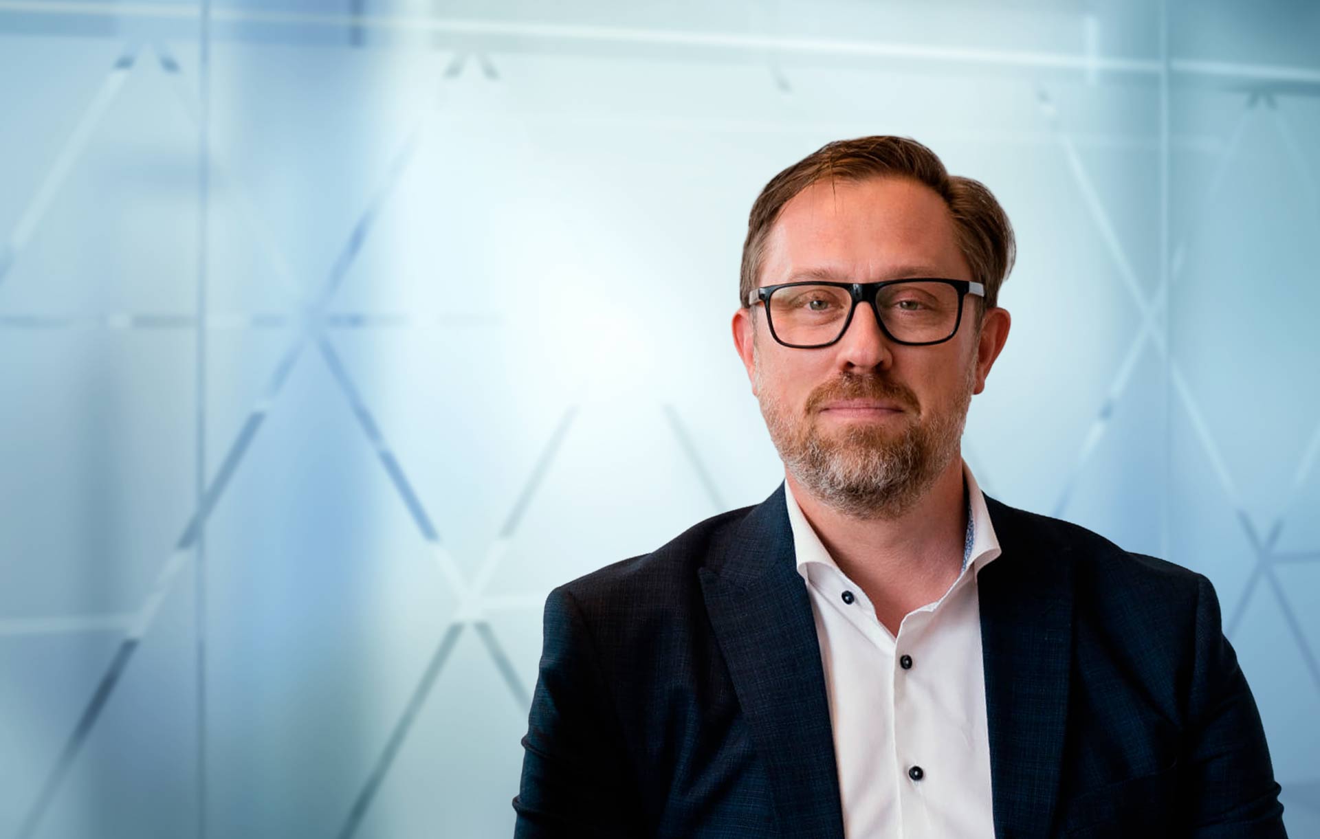 260319_Johan-Larsson_Headshot_032726_LT_v1-thumb