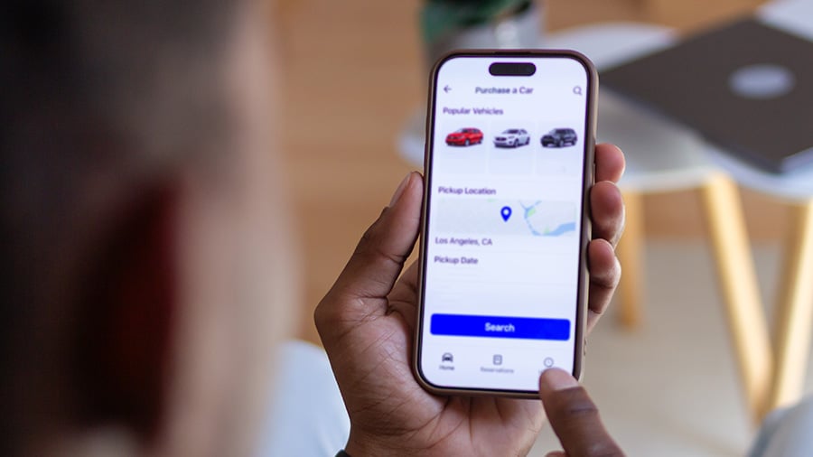 person-holding-phone-with-car-data (1)