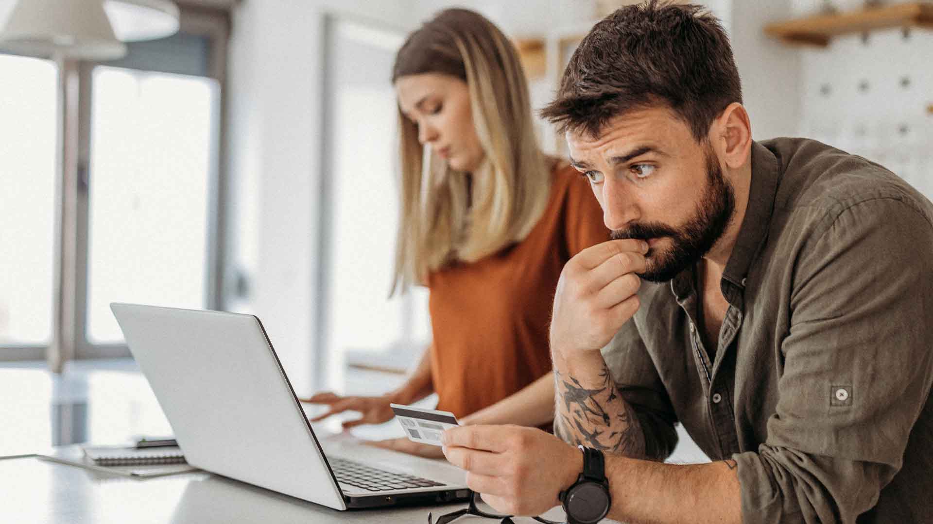 Couple-Shopping-For-Auto-Insurance