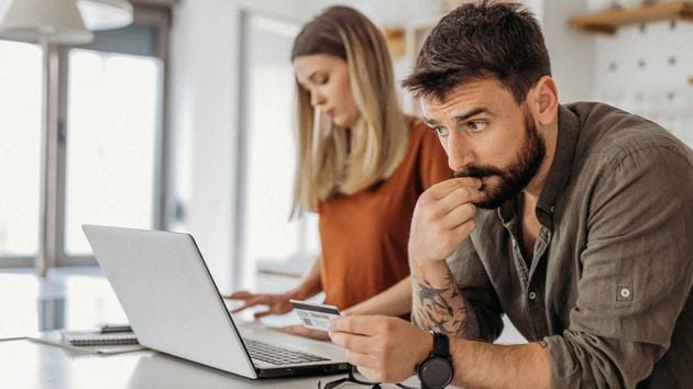 Couple Shopping For Auto Insurance 
