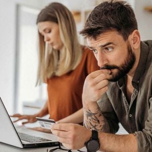 Couple Shopping For Auto Insurance 