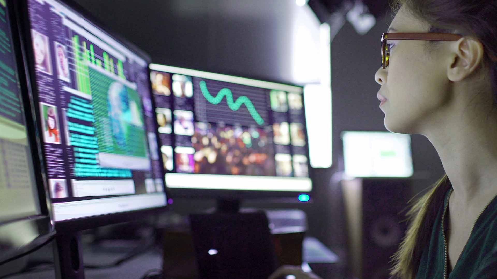 woman-in-glasses-working-on-computer