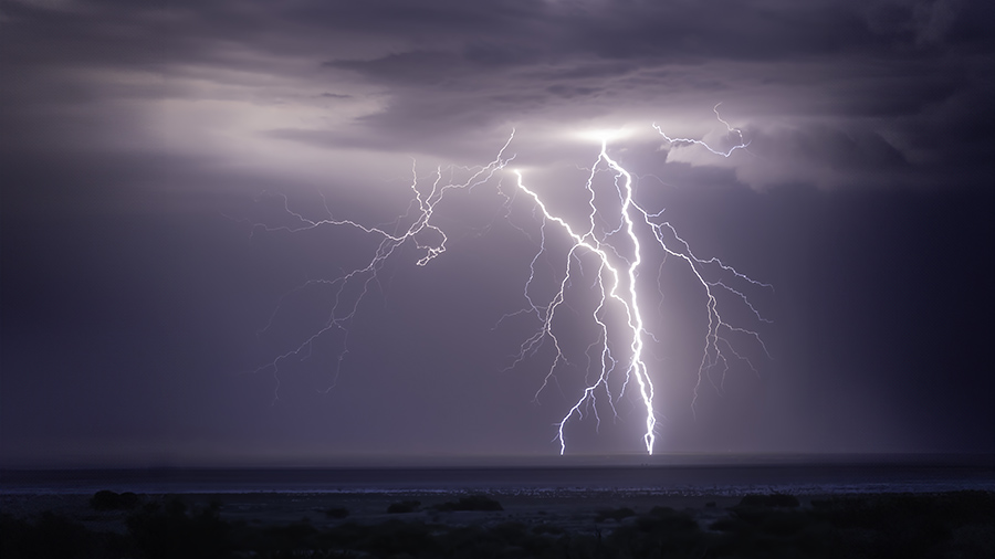 thunderstorm-lightning-over-ocean
