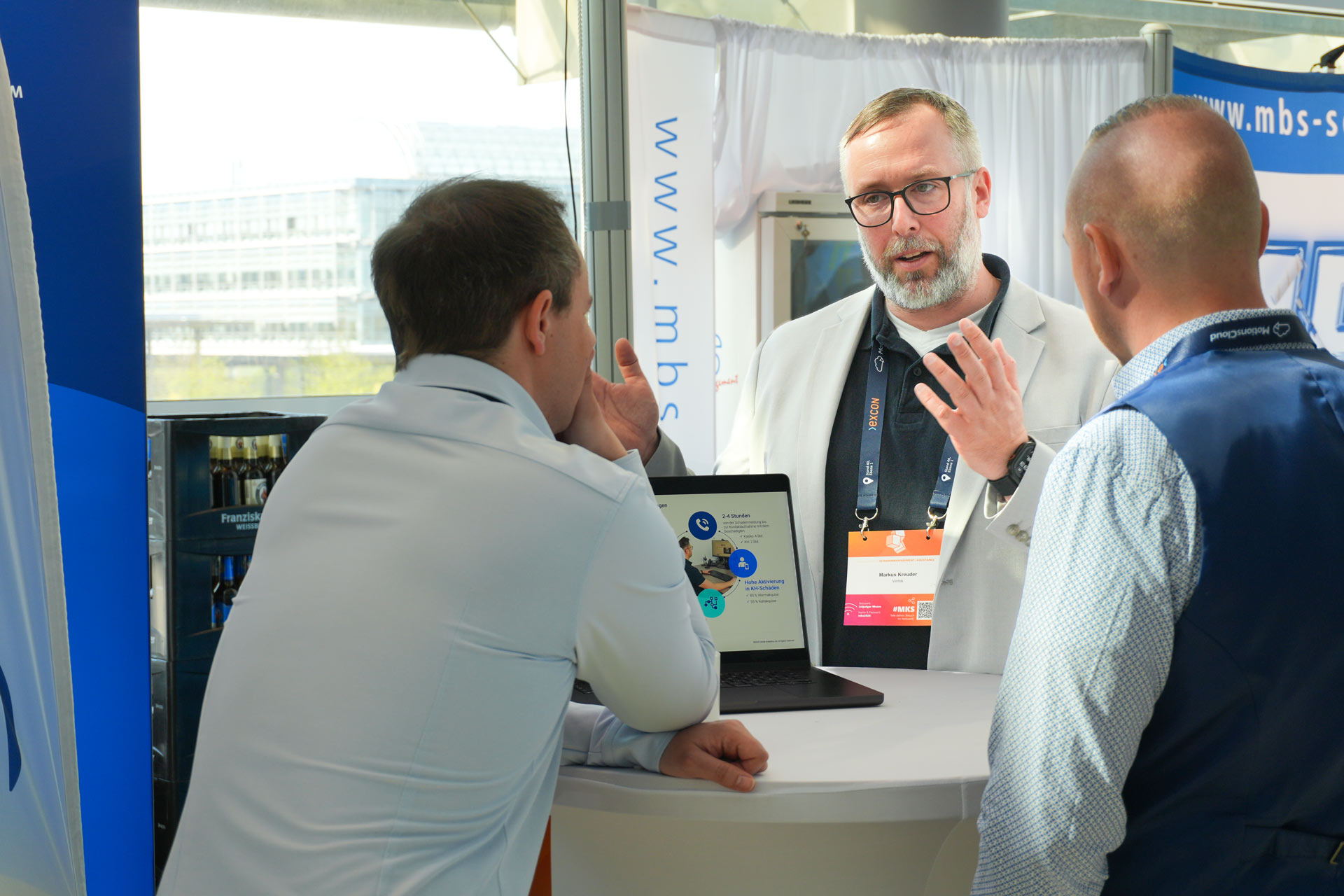 sharing-Verisk-product-info-at-event