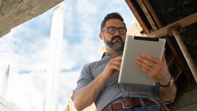 Worker With Tablet Xactlink 