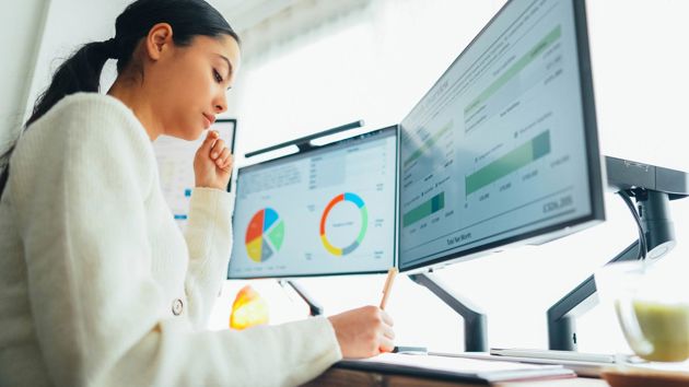 Writing And Reviewing Data On Computer Monitors 1 