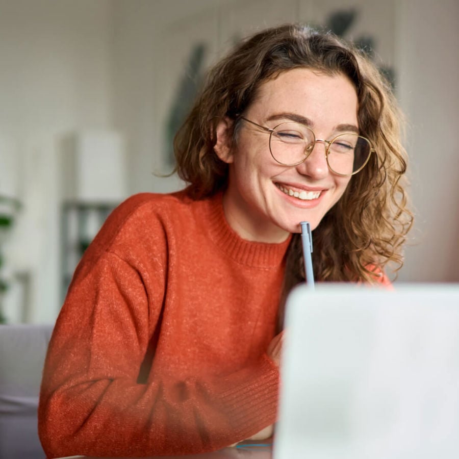 Woman Laptop Mavera Dss 