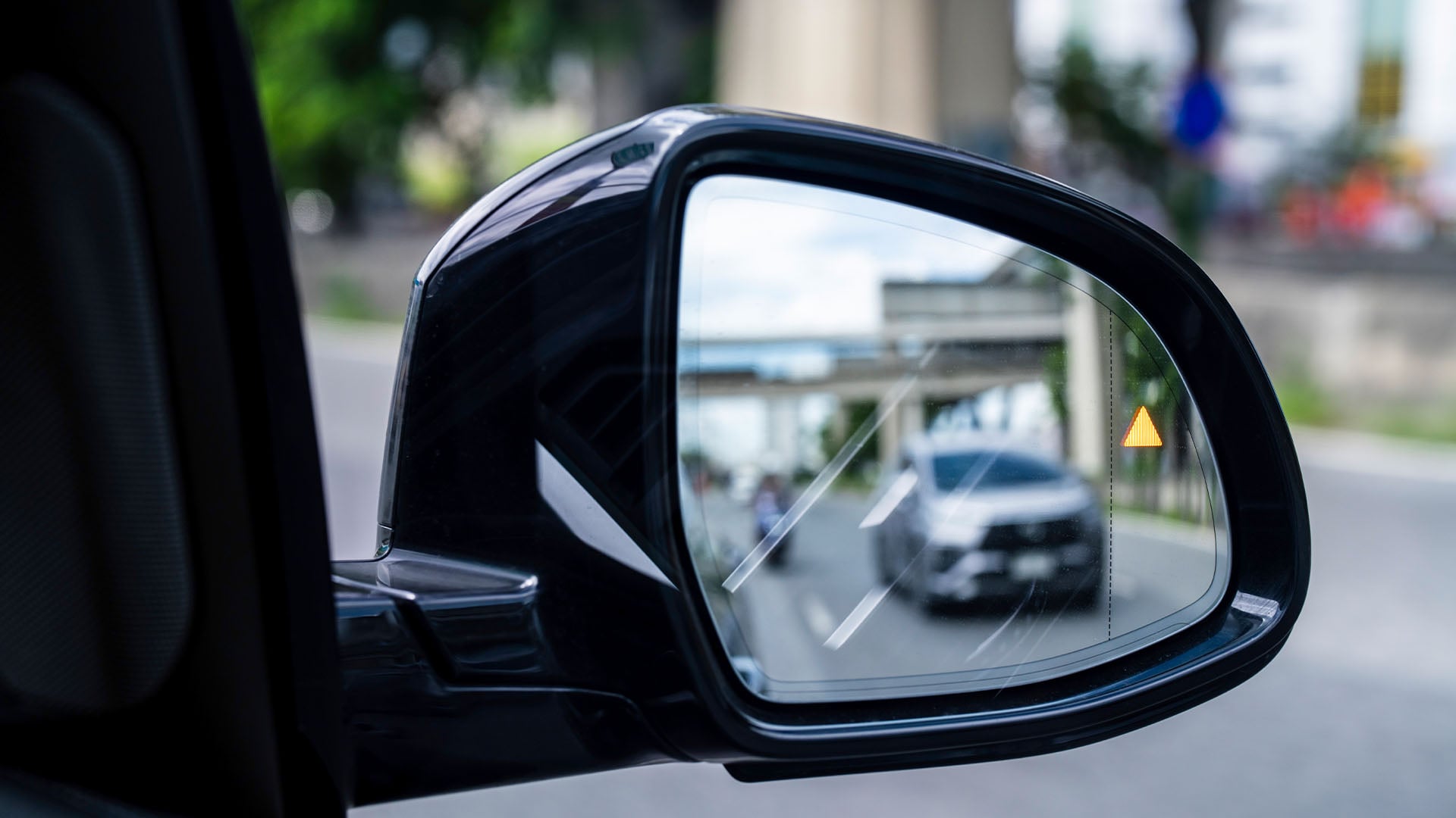 AutoInsuranceRetentionBlindSpotWarning