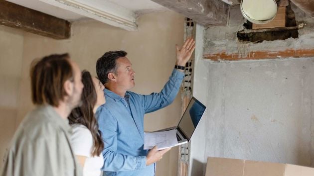 Contractor Discussing Restoration With Homeowners 
