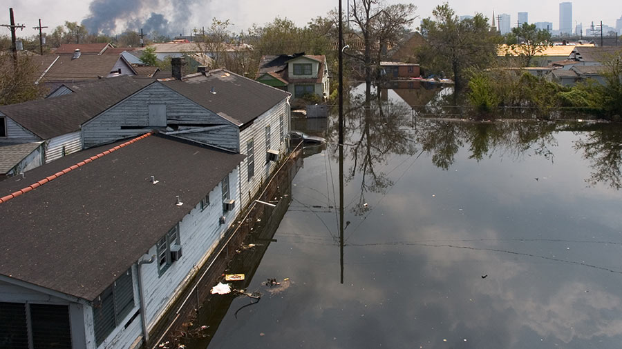 flooded-suburban-neighborhood-in-New-Orleans