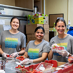 Cropped photo of Verisk volunteers at a homeless shelter